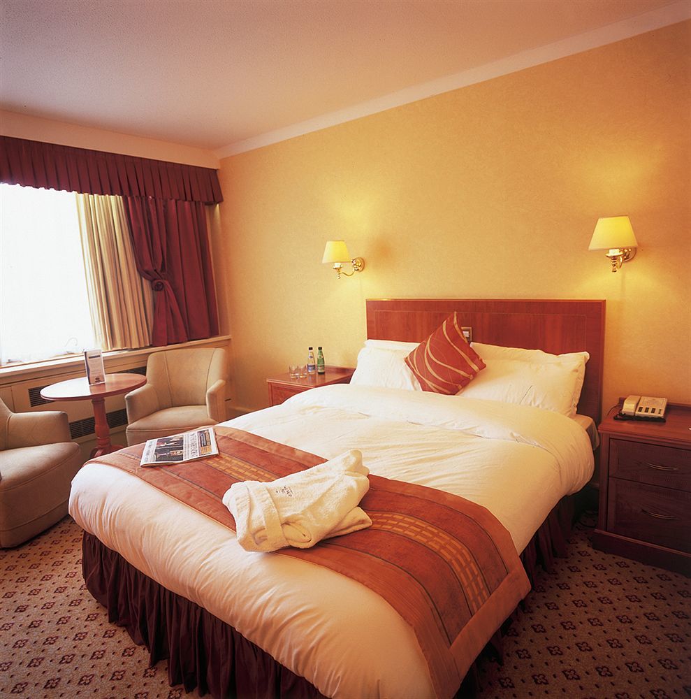 Daresbury Park Hotel & Spa Εξωτερικό φωτογραφία
