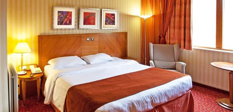 Daresbury Park Hotel & Spa Εξωτερικό φωτογραφία