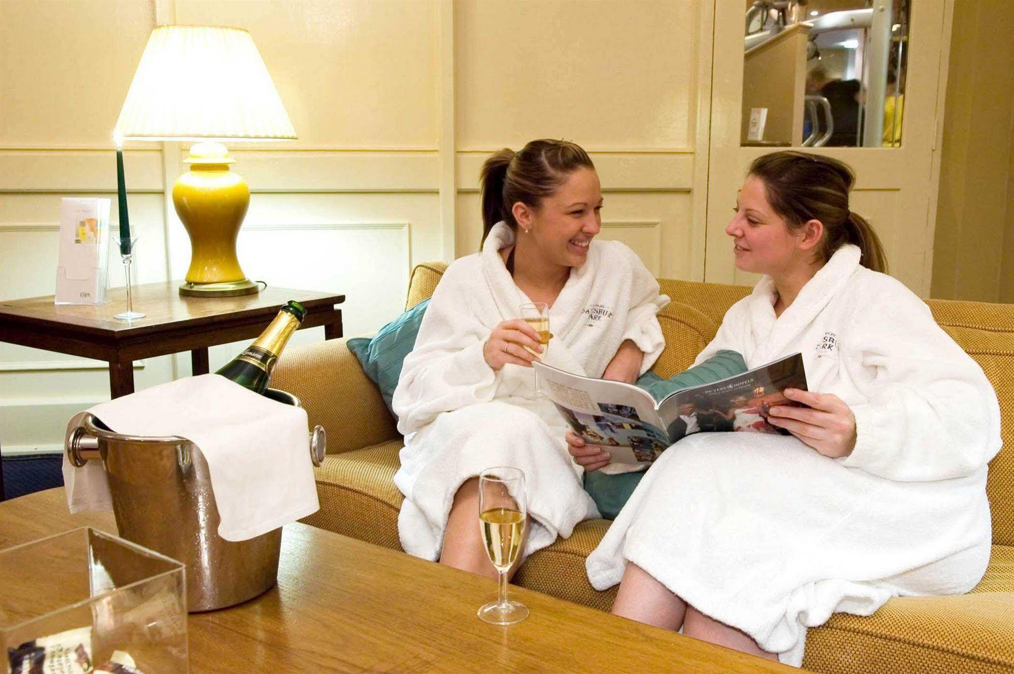 Daresbury Park Hotel & Spa Εξωτερικό φωτογραφία