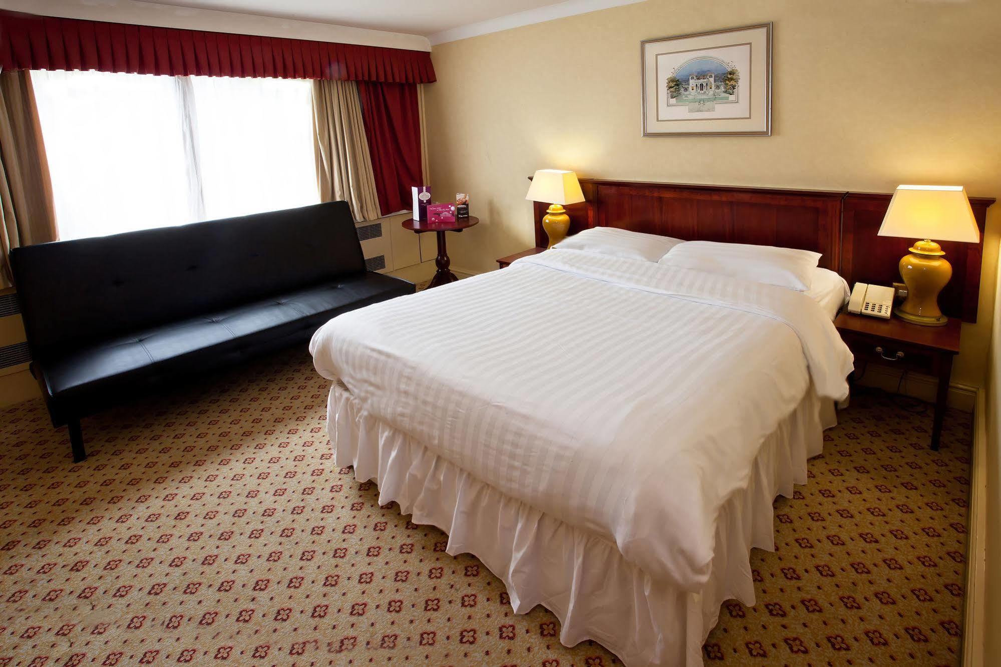 Daresbury Park Hotel & Spa Εξωτερικό φωτογραφία