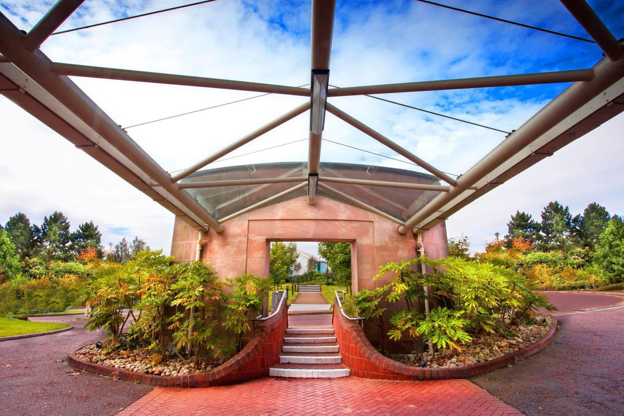 Daresbury Park Hotel & Spa Εξωτερικό φωτογραφία