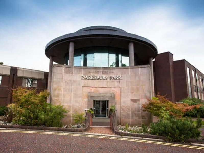 Daresbury Park Hotel & Spa Εξωτερικό φωτογραφία
