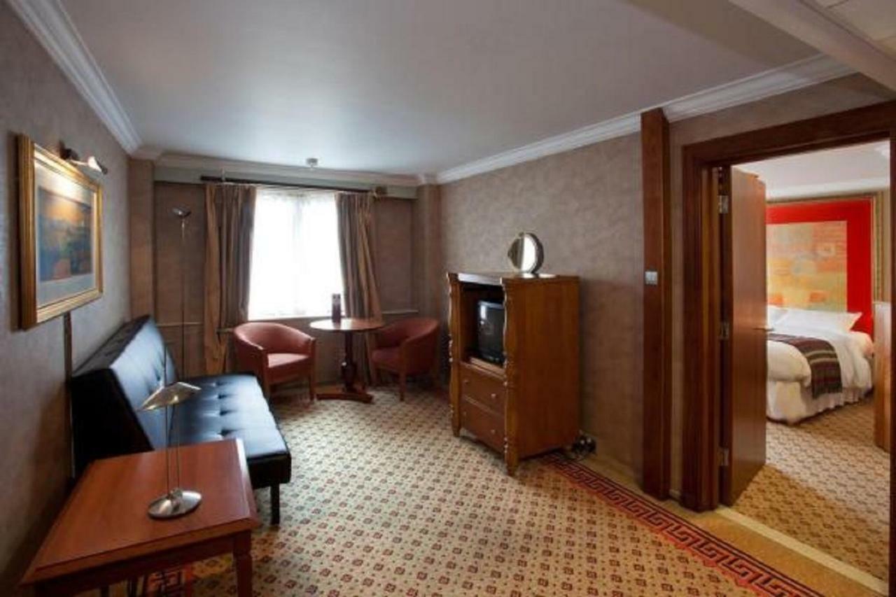 Daresbury Park Hotel & Spa Εξωτερικό φωτογραφία