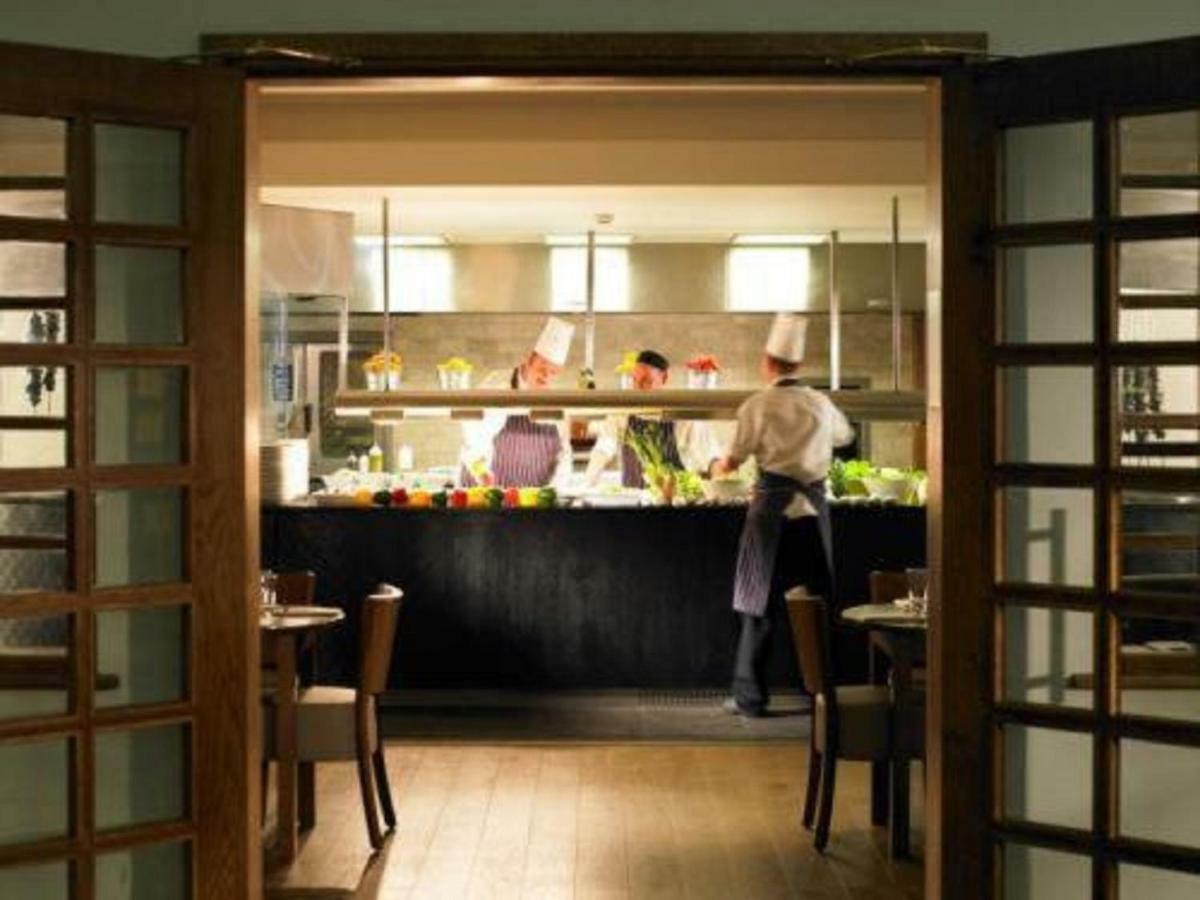 Daresbury Park Hotel & Spa Εξωτερικό φωτογραφία