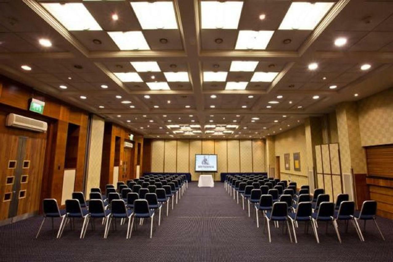 Daresbury Park Hotel & Spa Εξωτερικό φωτογραφία
