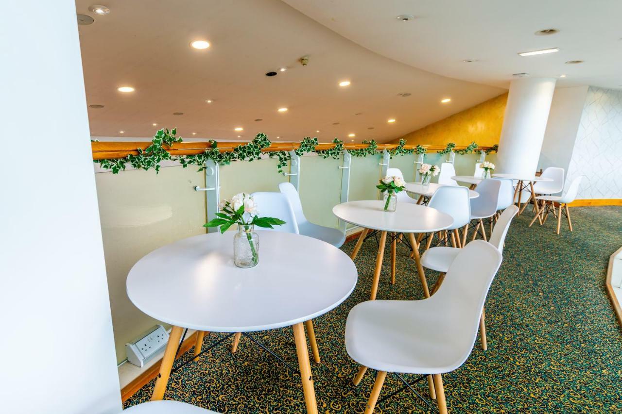 Daresbury Park Hotel & Spa Εξωτερικό φωτογραφία