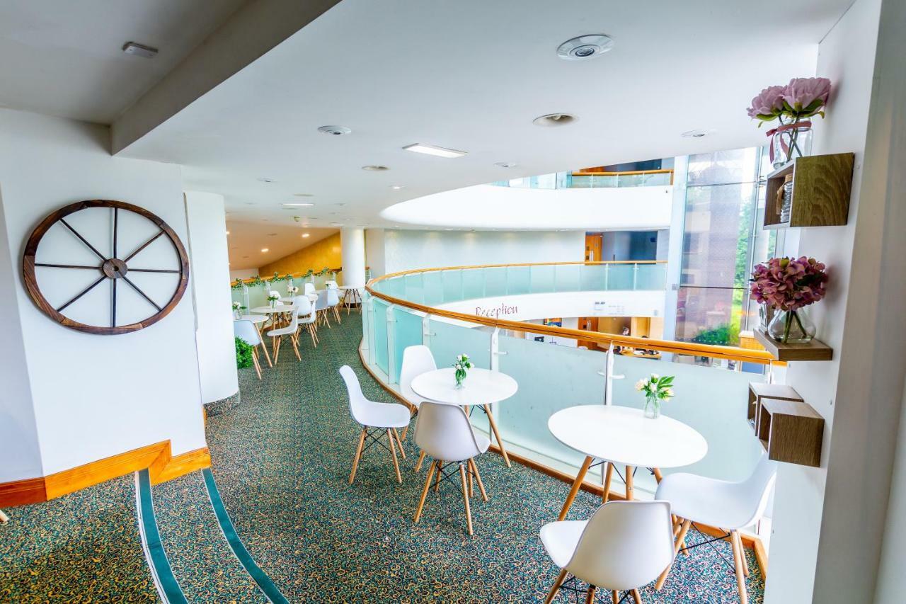 Daresbury Park Hotel & Spa Εξωτερικό φωτογραφία