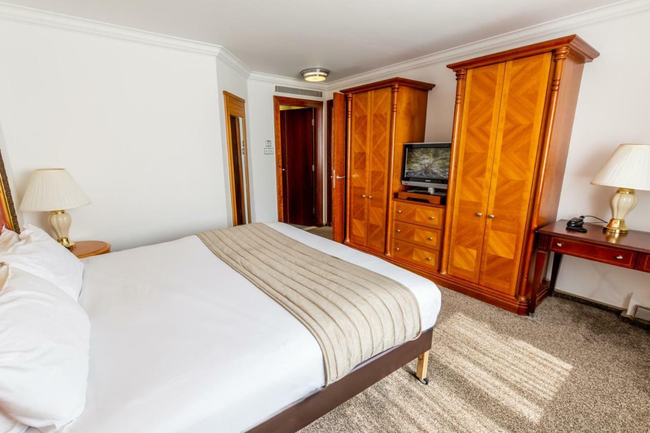 Daresbury Park Hotel & Spa Εξωτερικό φωτογραφία
