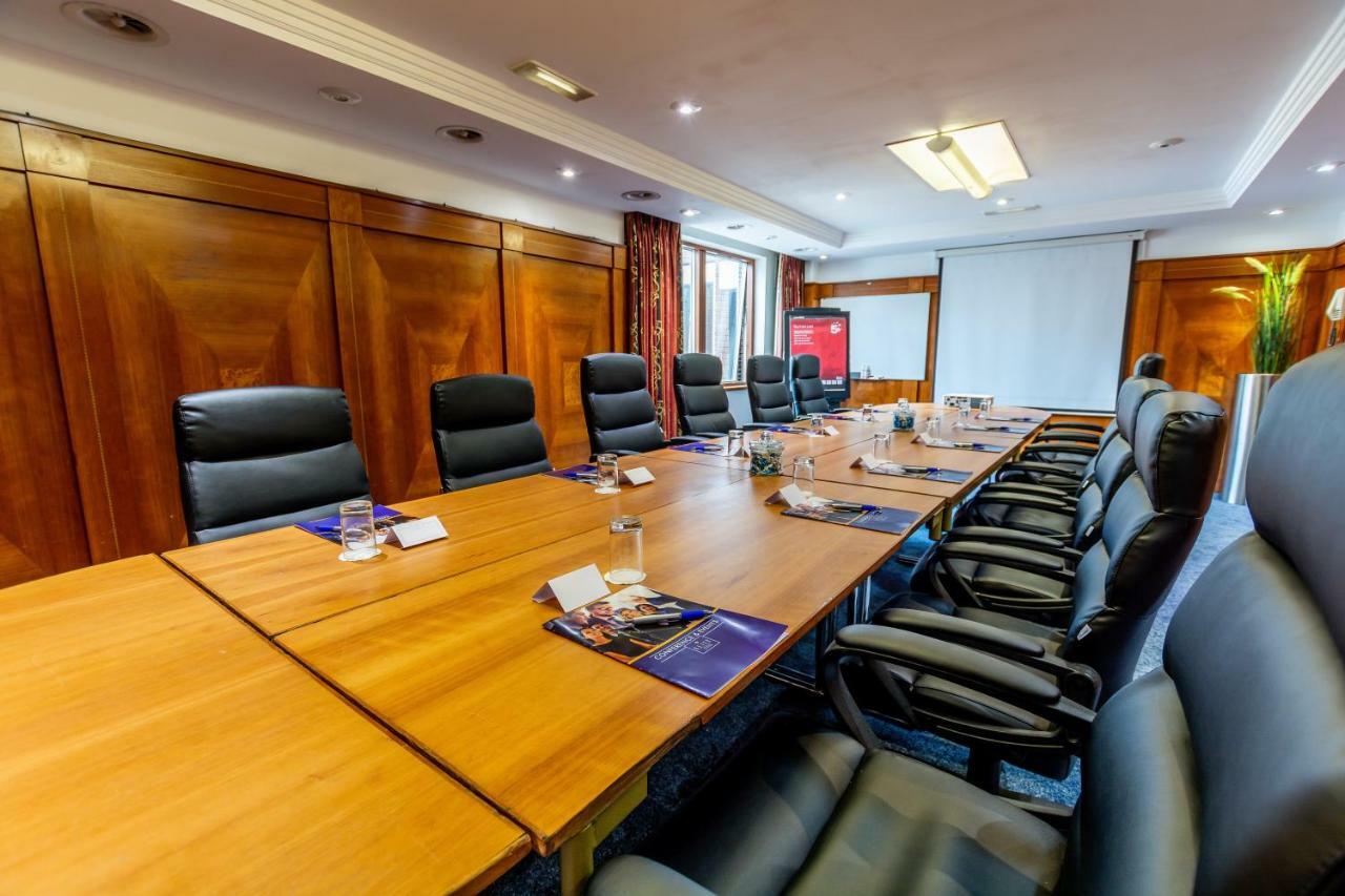 Daresbury Park Hotel & Spa Εξωτερικό φωτογραφία